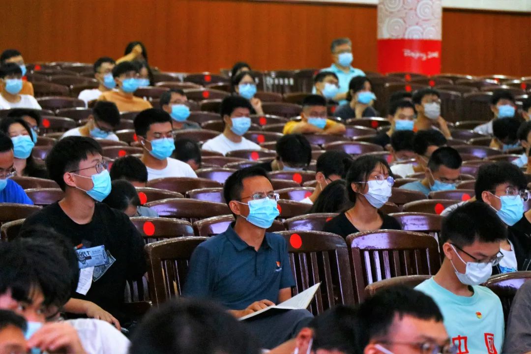 13.jpg 谈球吧官方网站
